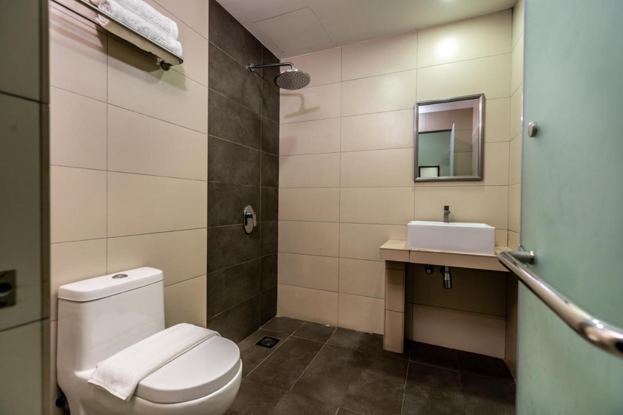 1 Orange Hotel Sungai Buloh Exterior foto